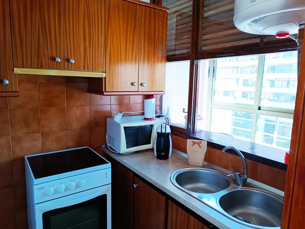Kuchyňa alebo kuchynka v ubytovaní NOG - La Nogalera, 2 dorm, 2 baños, Terraza, Piscina, Wifi