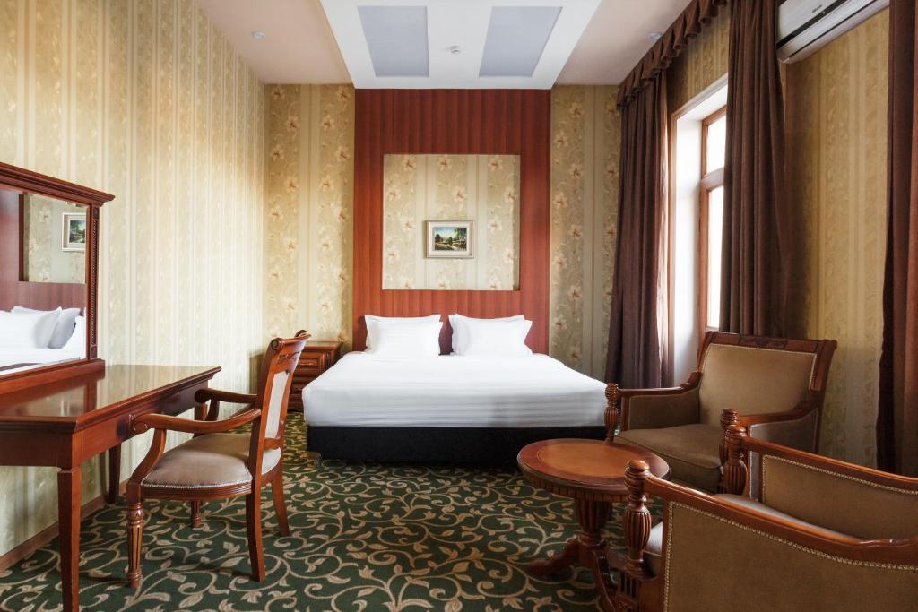 Un ou plusieurs lits dans un hébergement de l'établissement Western Suites Hotel