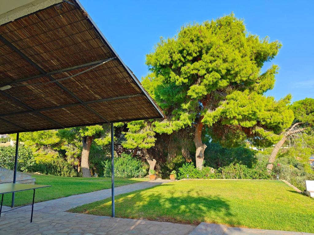 Zdjęcie z galerii obiektu Summer Breeze Villa in Saronic Gulf w mieście Anavissos
