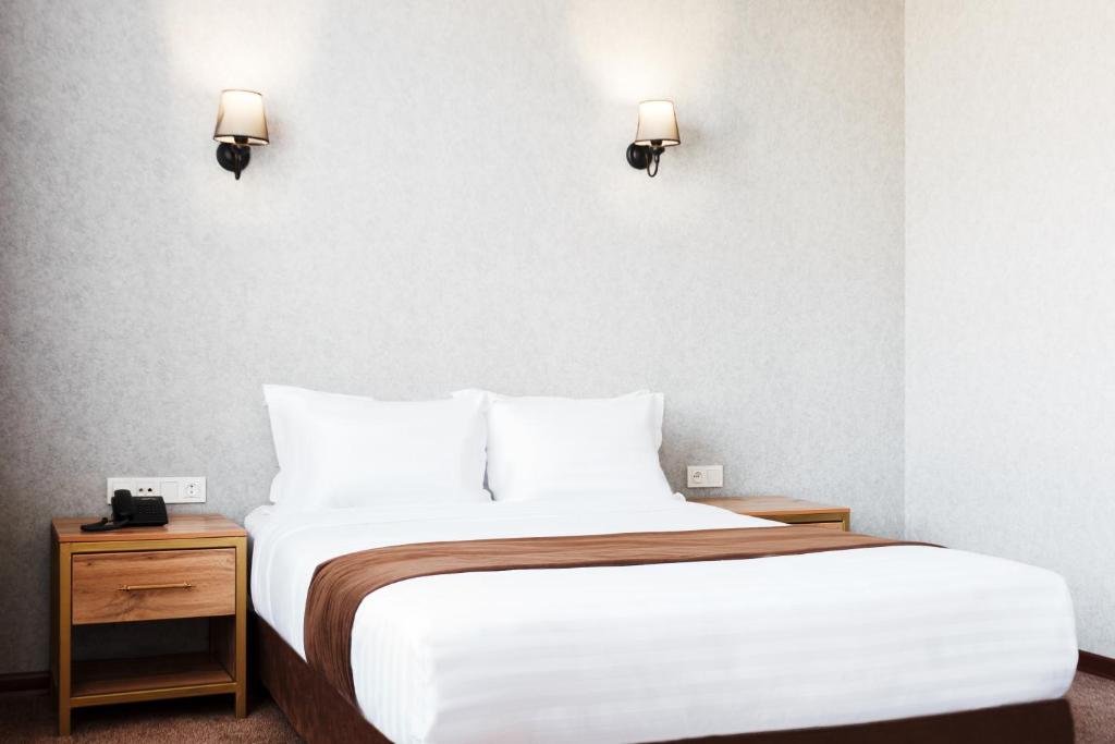 Un ou plusieurs lits dans un hébergement de l'établissement Western Suites Hotel
