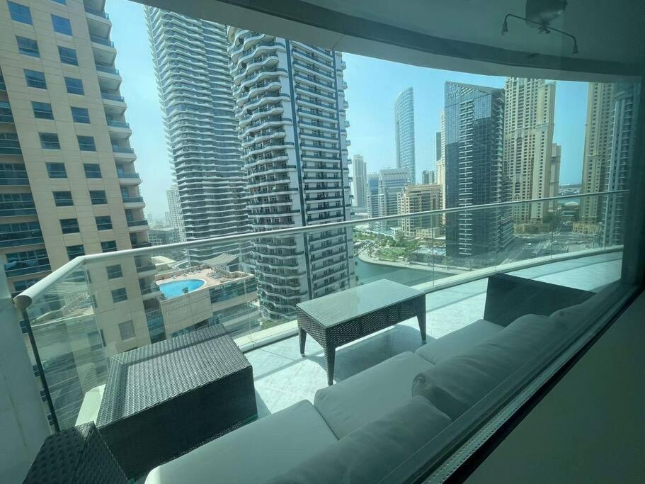 Fotografie z fotogalerie ubytování 2 Bedroom & 3 Bath Apartment in Dubai Marina - walking distance to JBR!" v Dubaji