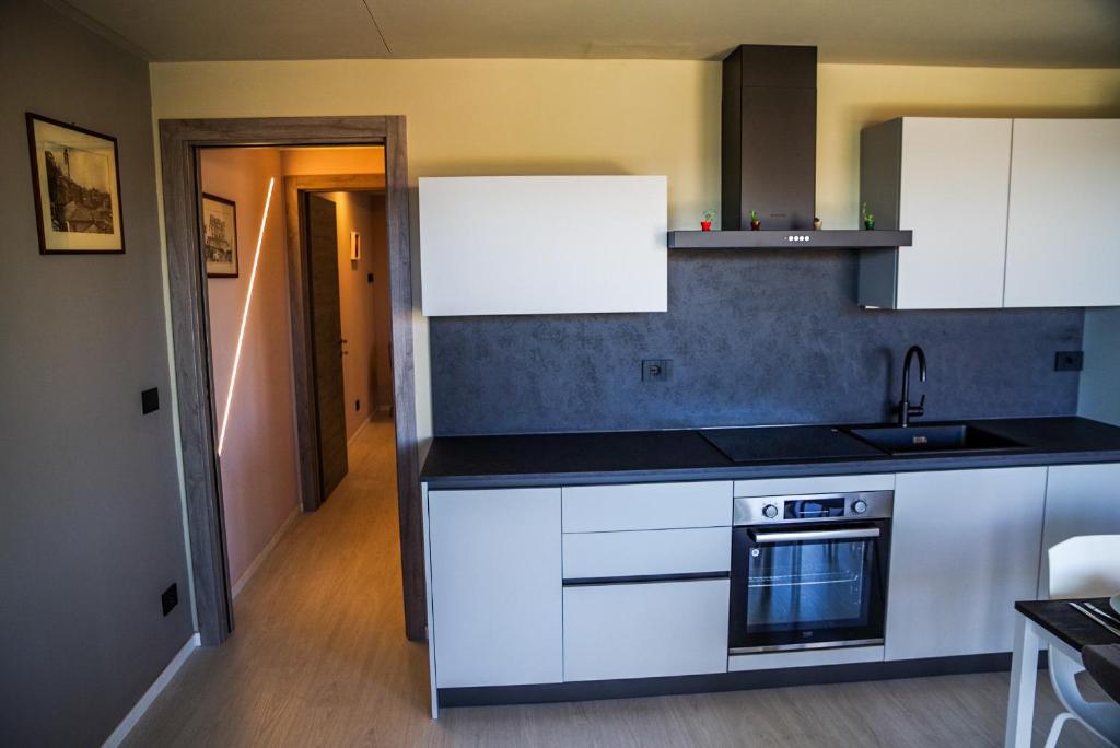 Kuchyň nebo kuchyňský kout v ubytování Vista Langhe - CerratoHouses