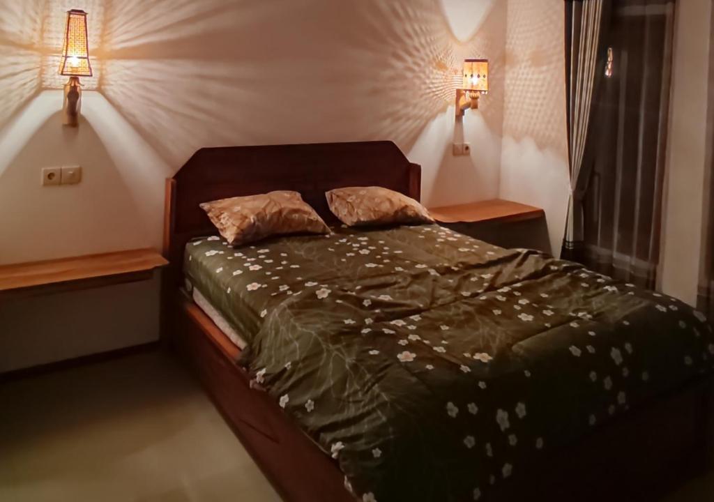 Postel nebo postele na pokoji v ubytování Sarang Walet Homestay