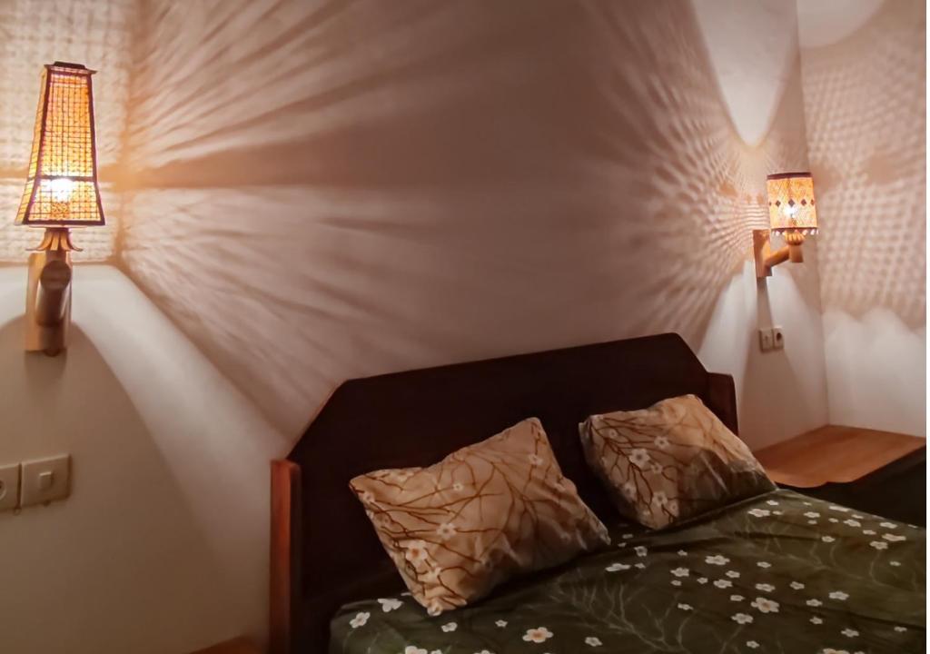 Postel nebo postele na pokoji v ubytování Sarang Walet Homestay