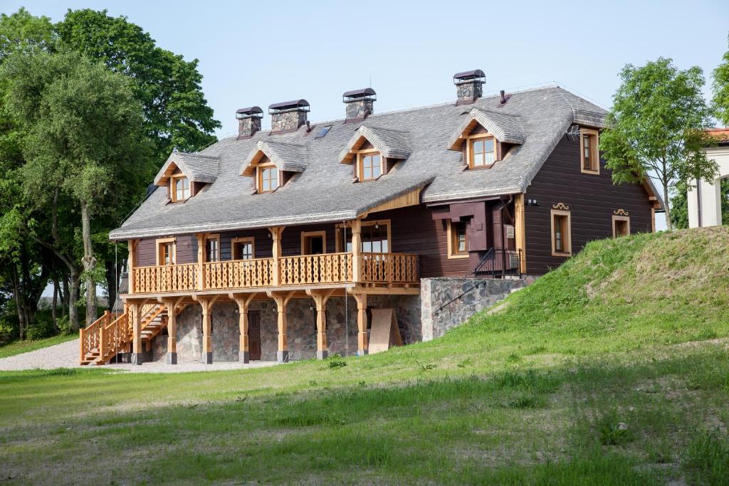 Hoone, kus külalistemaja asub
