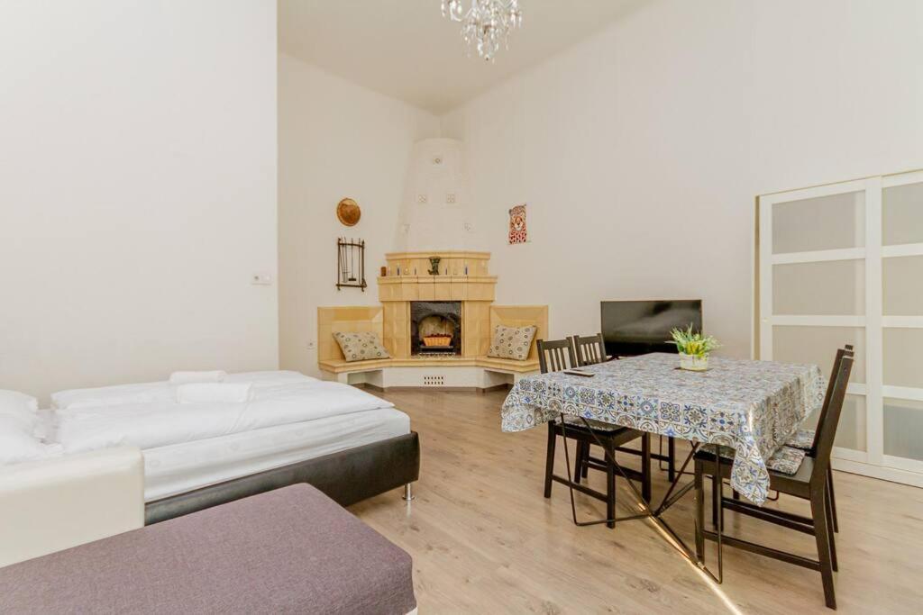 Oktogon Central Spacious AC Balcony 1067 Budapest, 23 Teréz körút kép - 1