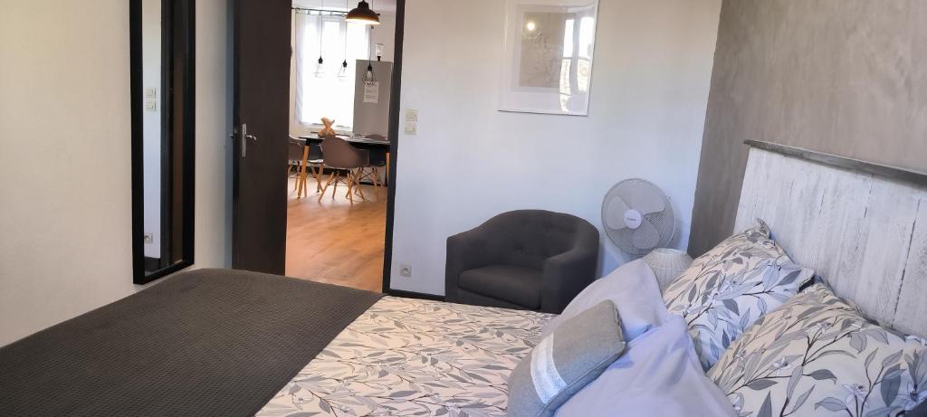 Postel nebo postele na pokoji v ubytování Appartement sous les remparts