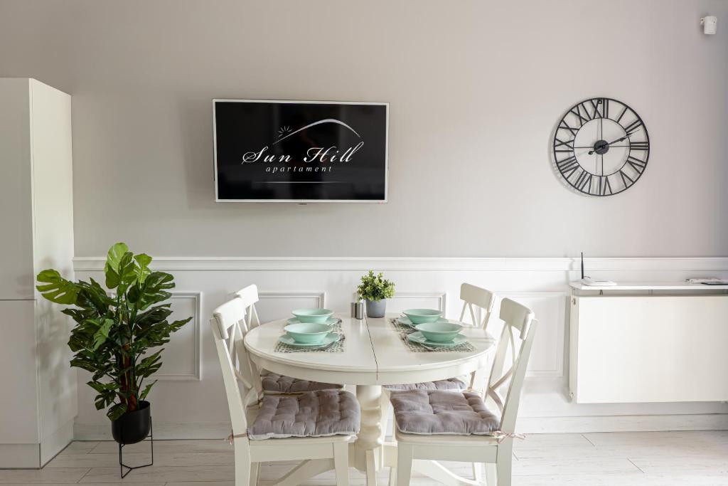 Televízia a/alebo spoločenská miestnosť v ubytovaní Apartament Sun Hill