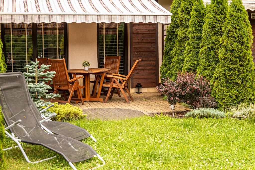 Vonkajšia záhrada v ubytovaní Apartament Sun Hill