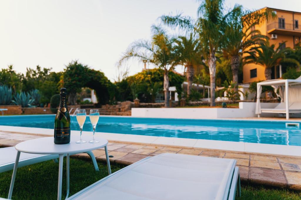 Bazén v ubytovaní Emesh Boutique Suite alebo v jeho blízkosti