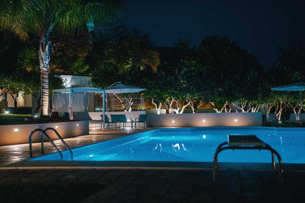 Bazén v ubytovaní Emesh Boutique Suite alebo v jeho blízkosti