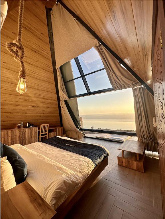 Postel nebo postele na pokoji v ubytování Deadsea OCTAGON
