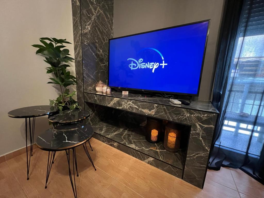 Televízia a/alebo spoločenská miestnosť v ubytovaní Supreme City Heart Apartment