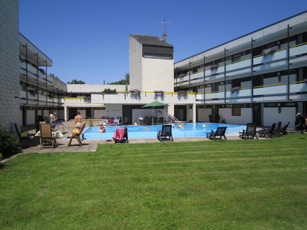 Bazén v ubytování Fichtenwald - Hundefreundlich, Sauna, Pool, Dachterrasse, Wald & See nebo v jeho okolí