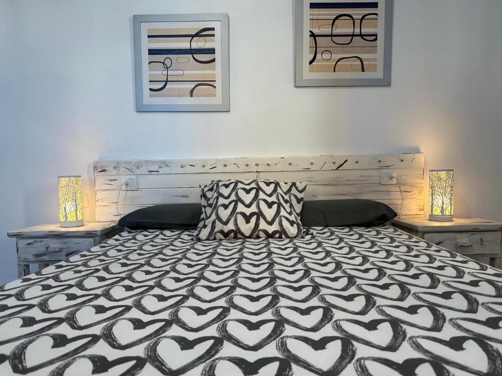 A bed or beds in a room at Low Island House