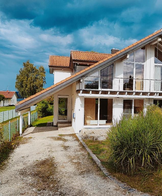 Wunderschönes Haus am See Seeblick, großer Garten, Südbalkon, Carport