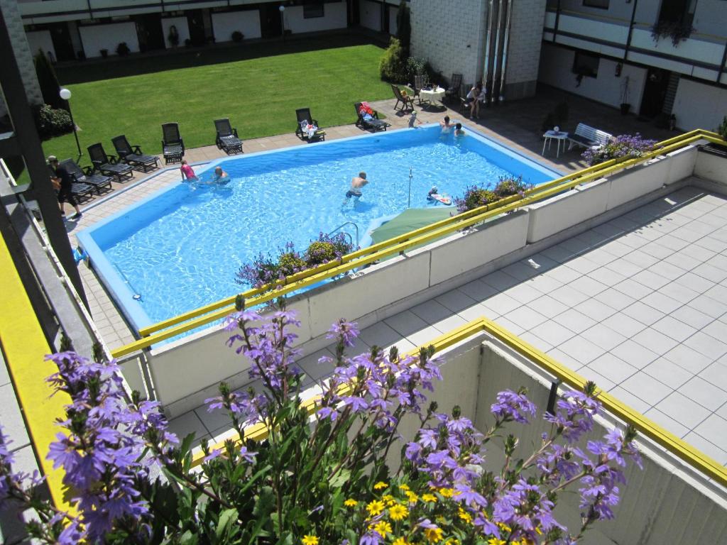 Bazén v ubytování Schwalbennest - Hundefreundlich, Sauna, Pool, Dachterrasse, See & Natur nebo v jeho okolí