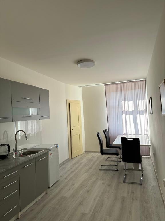 Kuchnia lub aneks kuchenny w obiekcie KK Apartments