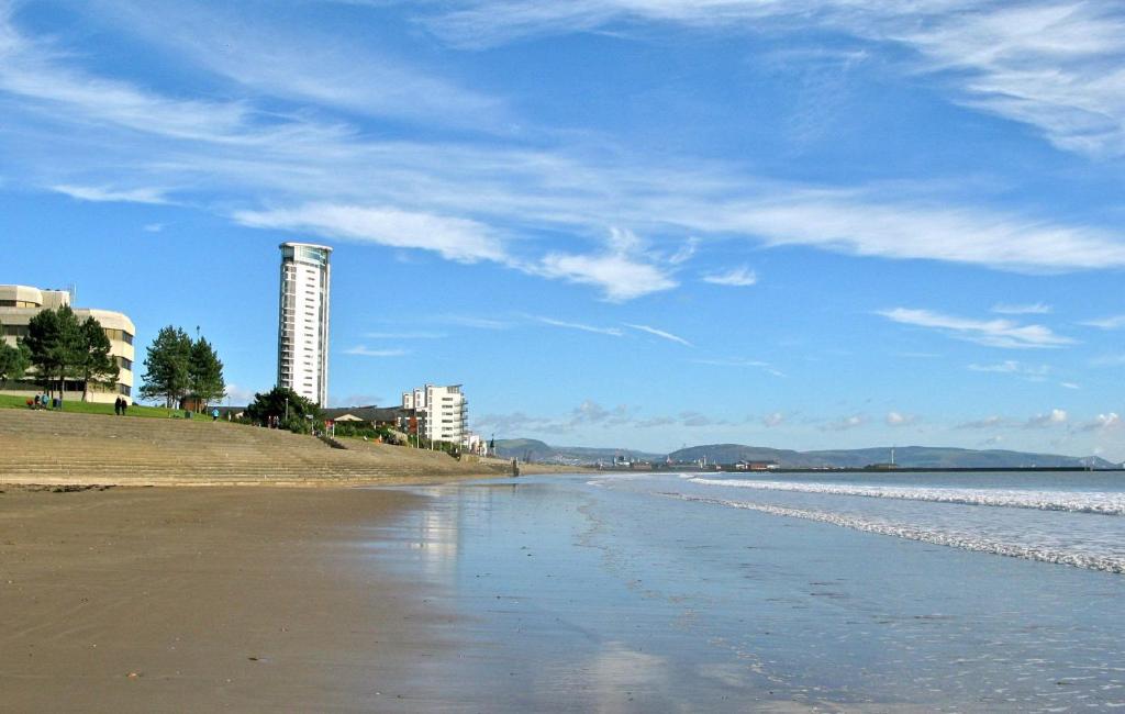 Lovely 2-Bedrooms Apartment Step to The Beach - Appartement De Deux Chambres