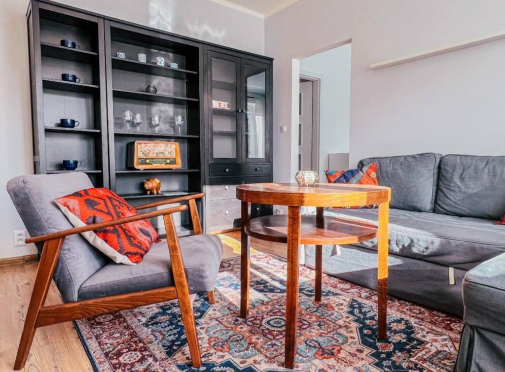 a living room with a table and a couch at Orient pri hokejovom štadióne in Nivy
