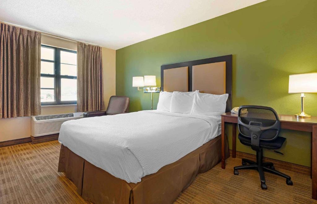 Postel nebo postele na pokoji v ubytování Extended Stay America Suites - Reno - South Meadows