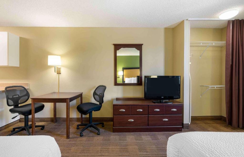 TV a/nebo společenská místnost v ubytování Extended Stay America Suites - Reno - South Meadows