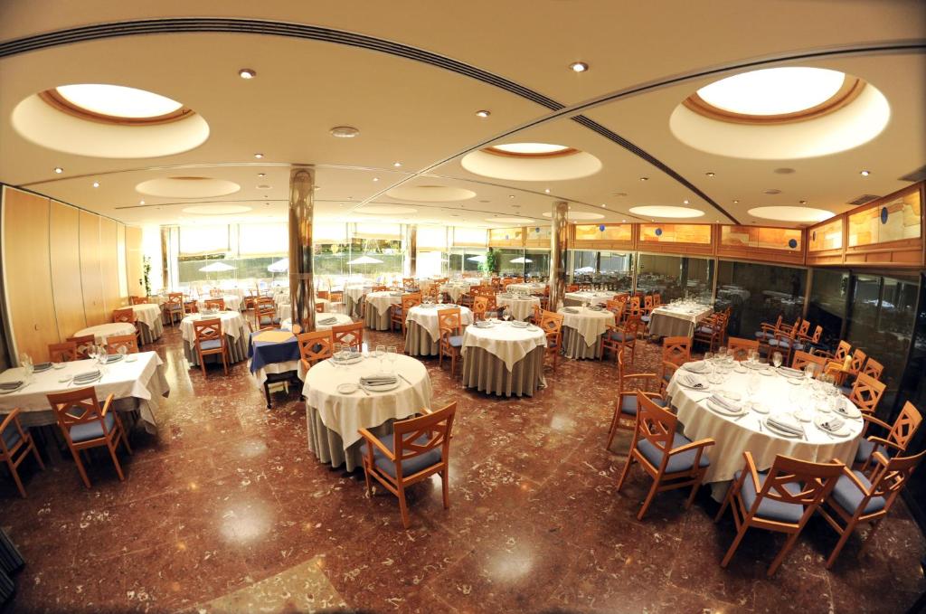 Un restaurante o sitio para comer en Hotel Estrella Norte