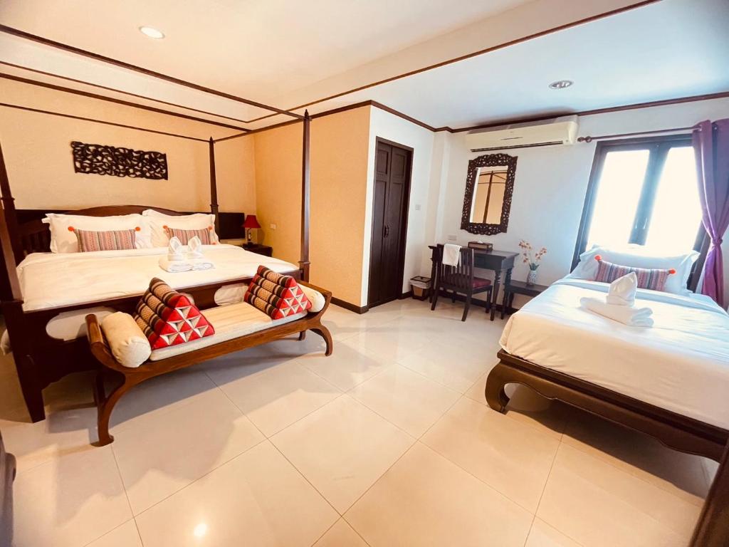 
Deluxe Triple Room
