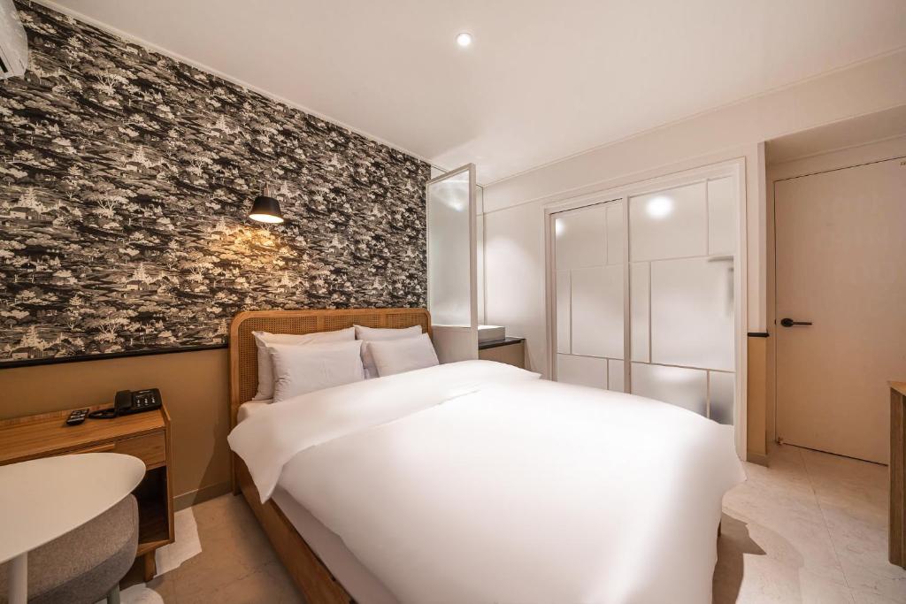 Postel nebo postele na pokoji v ubytování HOTEL STAY AYANA DAEJEON