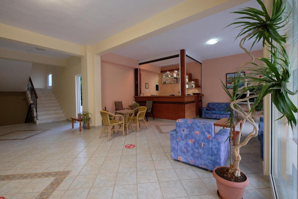 Posezení v ubytování MIRSINI HOTEL