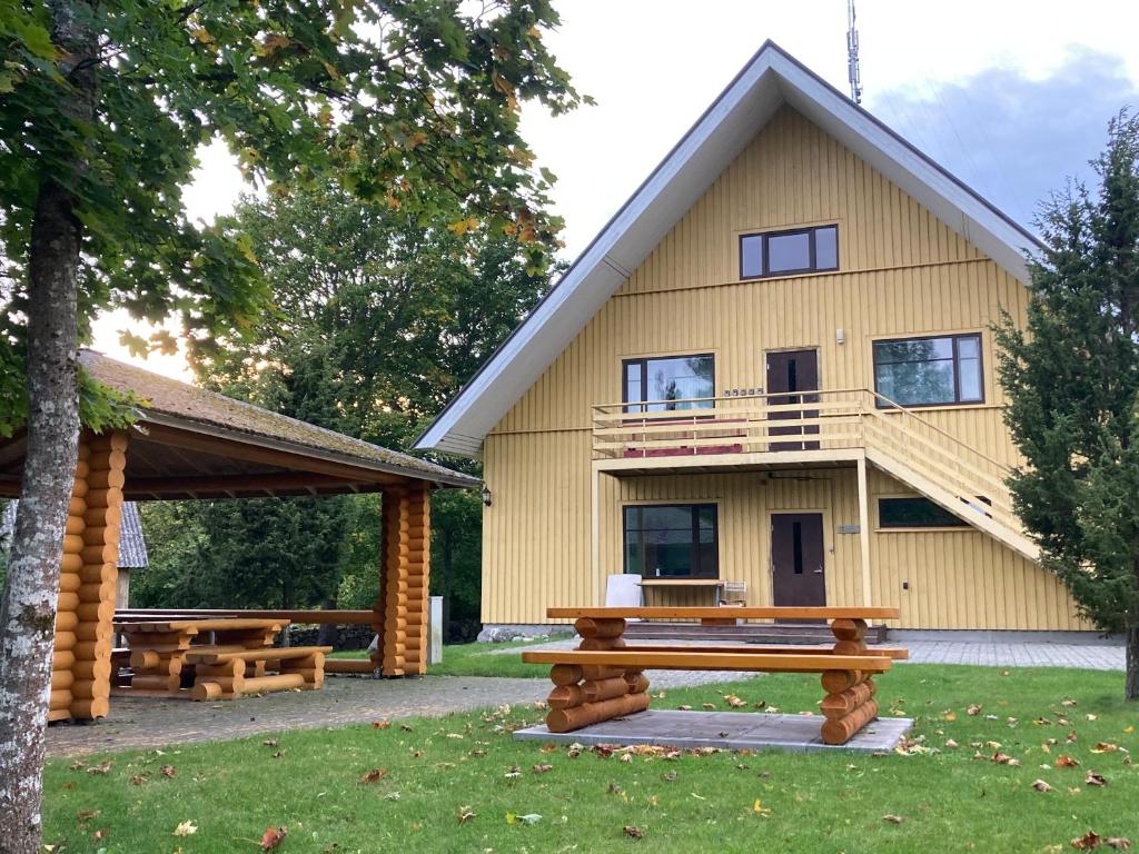 a house with a picnic table in front of it at Pähklimäe Laagrikeskus in Vanamõisa