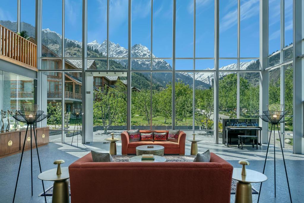 Nespecifikovaný výhled na hory nebo výhled na hory při pohledu z hotelu