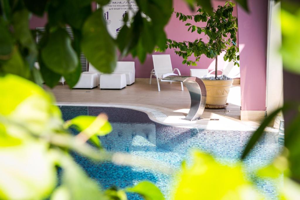 Bazén v ubytování Yes Hotel Touring & SPA nebo v jeho okolí