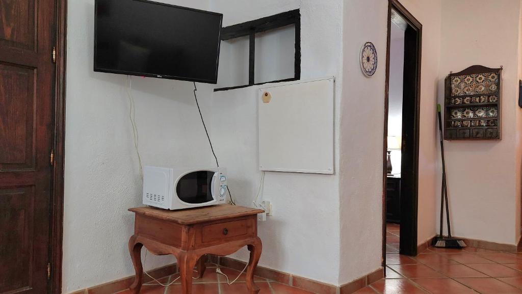 TV a/nebo společenská místnost v ubytování Aptos Monasterio de San Antonio 2