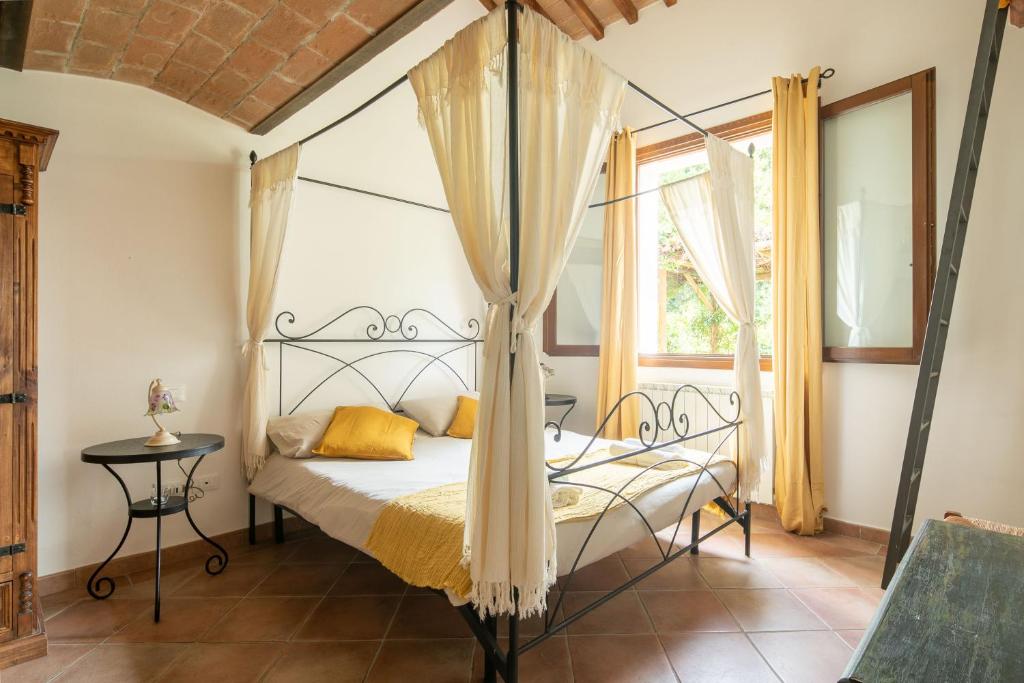 A bed or beds in a room at Cottage with private pool