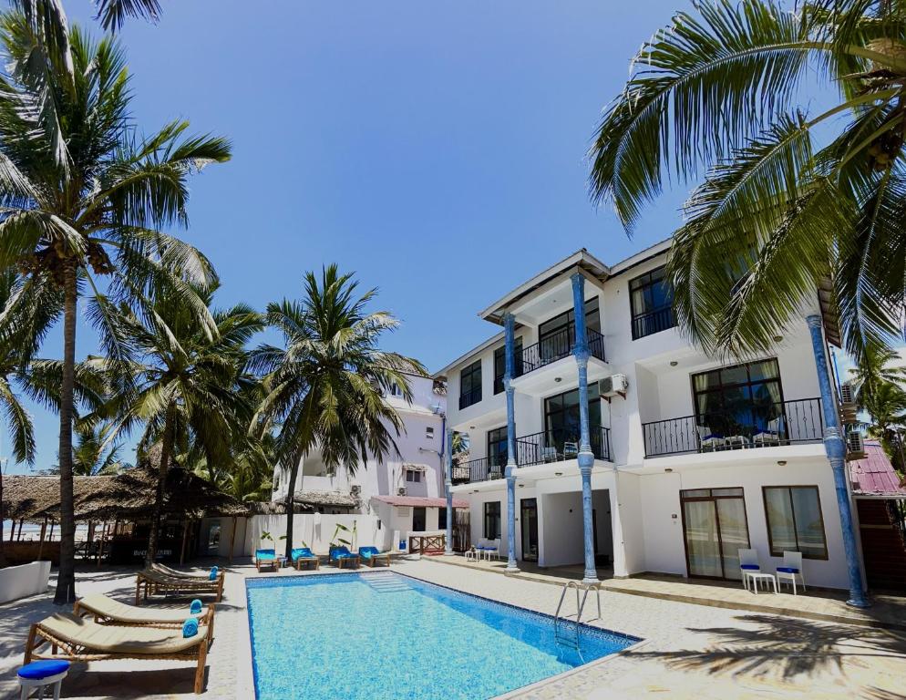 Bazén v ubytování BIANCO AZZURRO Hotel & Restaurant nebo v jeho okolí