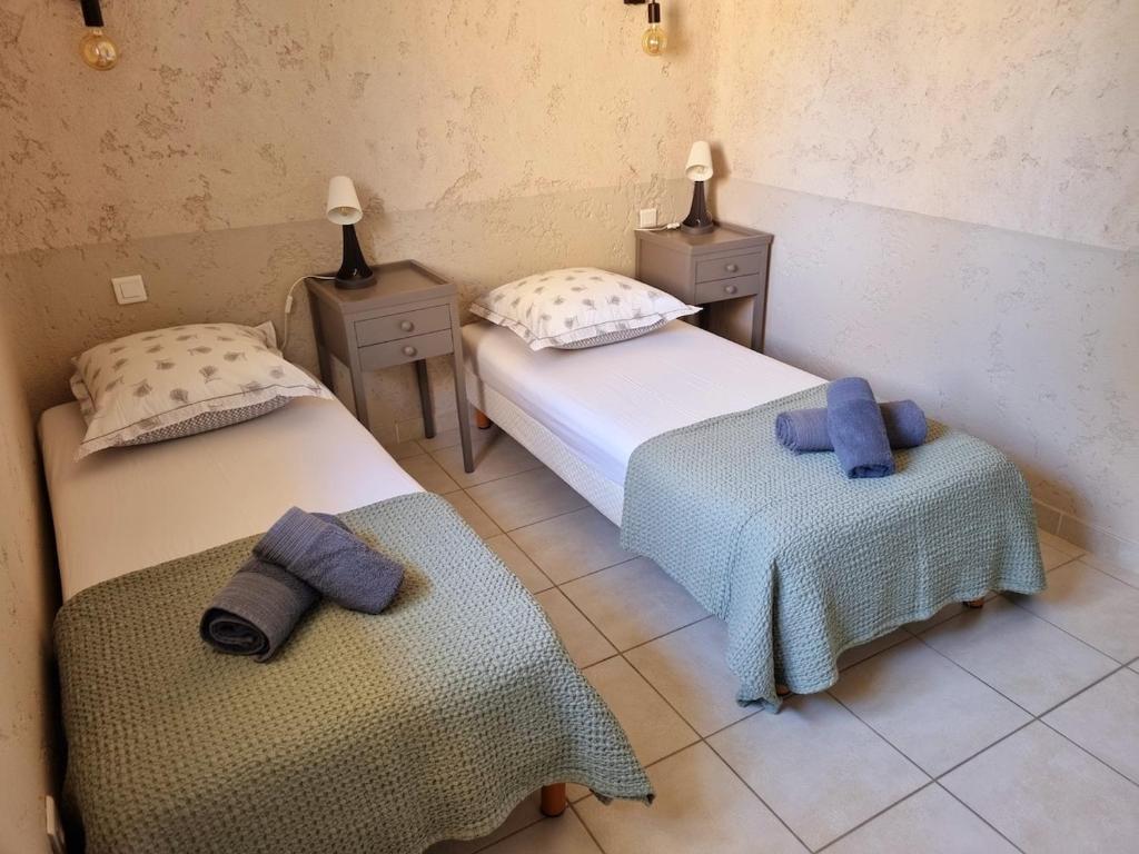 Posteľ alebo postele v izbe v ubytovaní CORSACASA Villa in Palombaggia sea view