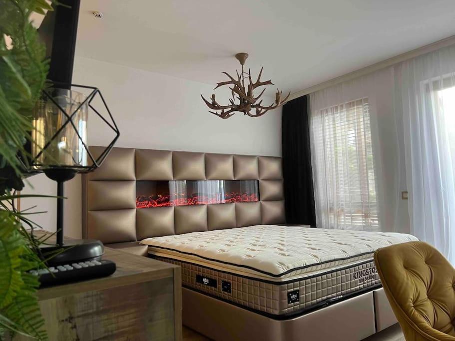 Postel nebo postele na pokoji v ubytování Cosy Appartement Green Life Bansko