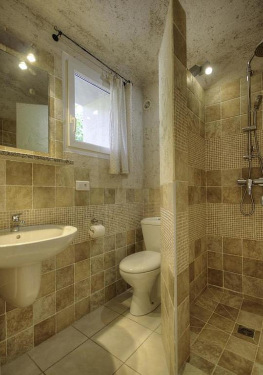 Kúpeľňa v ubytovaní CORSACASA Villa in Palombaggia sea view