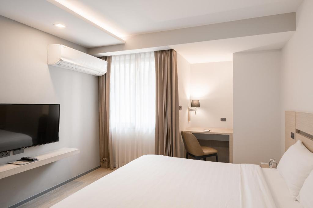 Samyan Serene Hotel - Deluxe Double Room With Bath