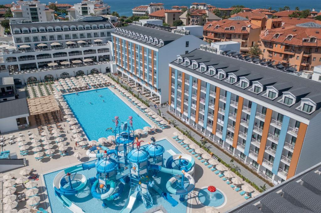 Bazén v ubytování Arcanus Hotels Trendline Side nebo v jeho okolí