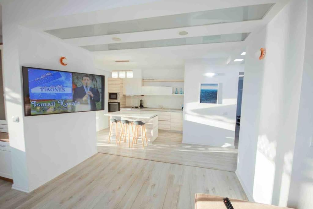 Large Renovated Beachside Apt, w/ wi-fi & Netflix - Imazhi 8