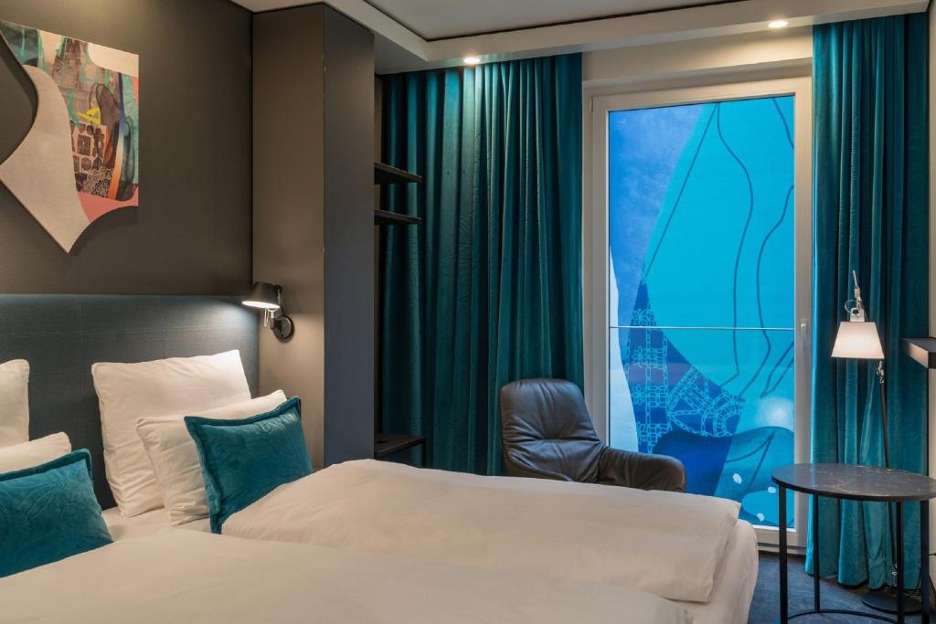 Motel One Berlin-Alexanderplatz - Resim 2