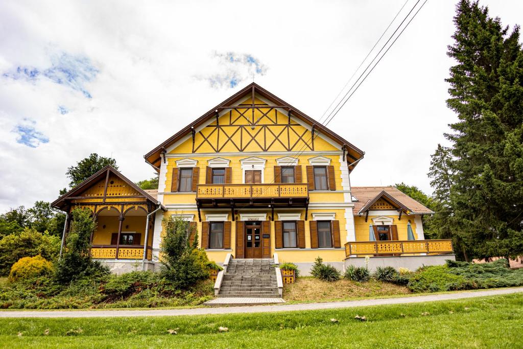 Sasréti Vadászkastély Almamellék 7934 Almamellék, 1 Sasrétpuszta kép - 1