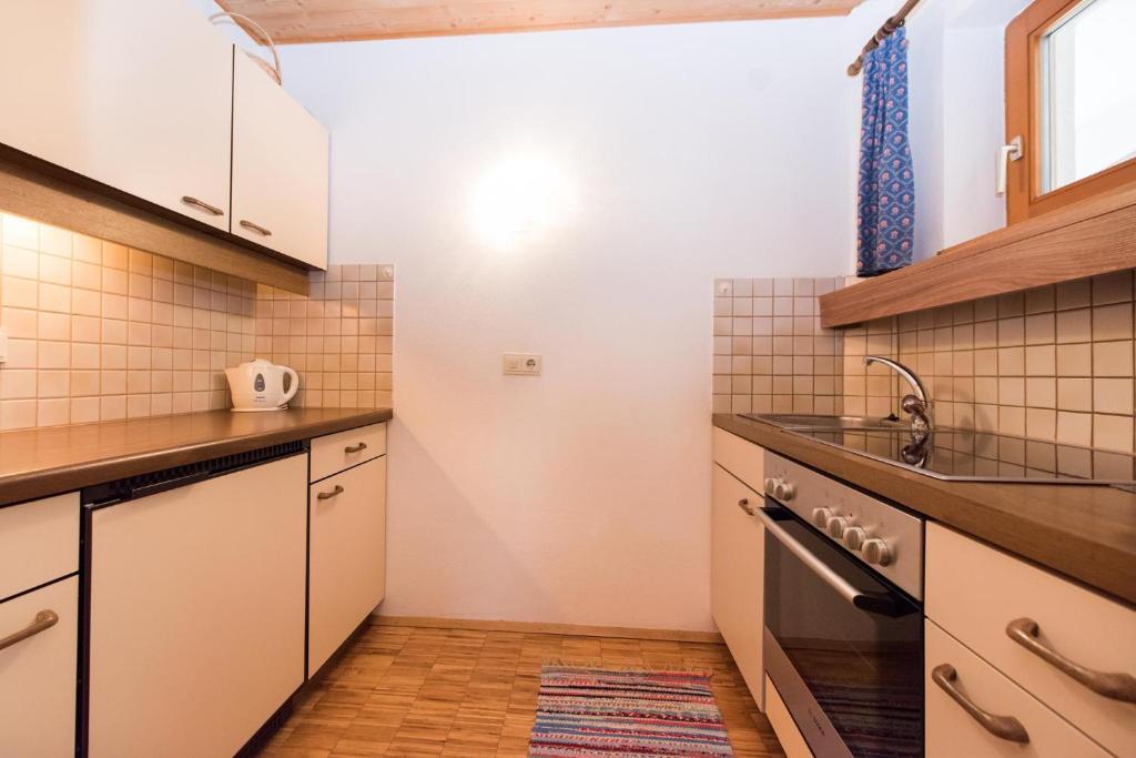 Kuchyň nebo kuchyňský kout v ubytování Haus Barbara