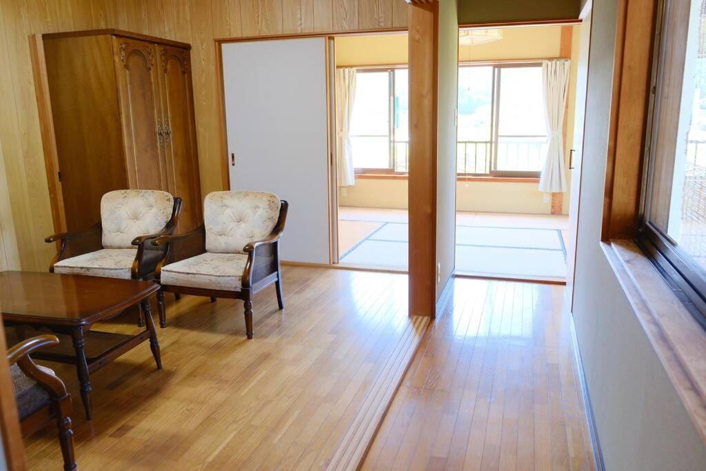 Posezení v ubytování 四万十川傍にある日本家屋まるごと「貸切宿　ほとり」