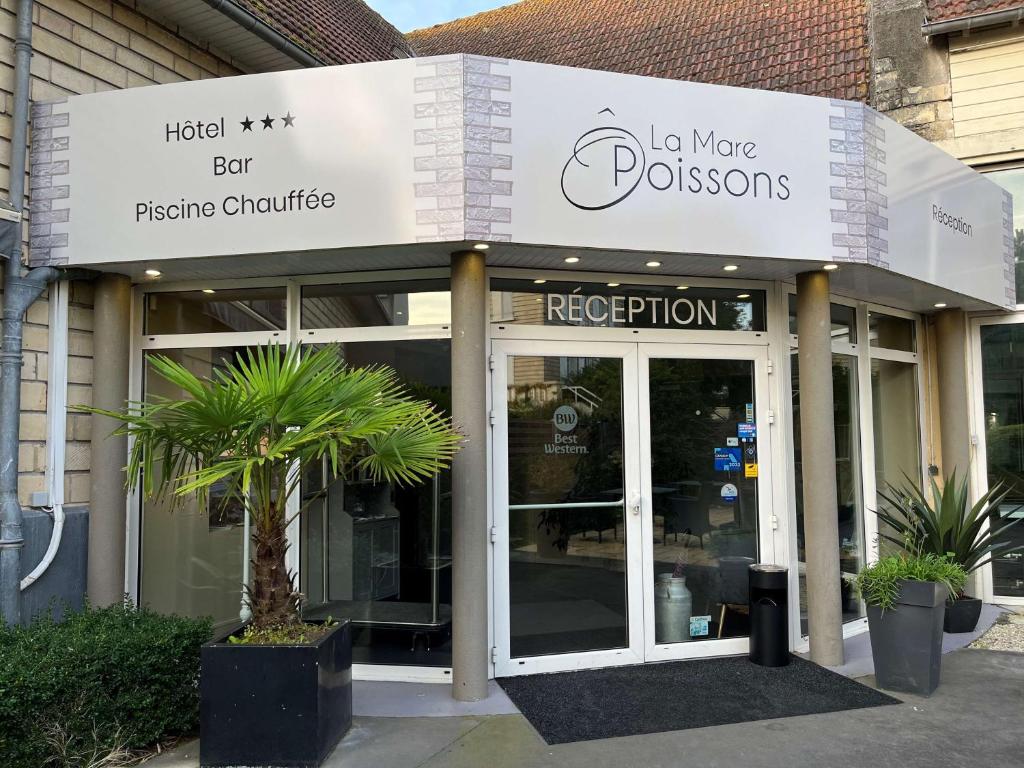 a store front with a sign for a store at Hotel Best Western La Mare Ô Poissons in Ouistreham