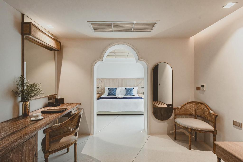 
Grand Deluxe with Garden View 
