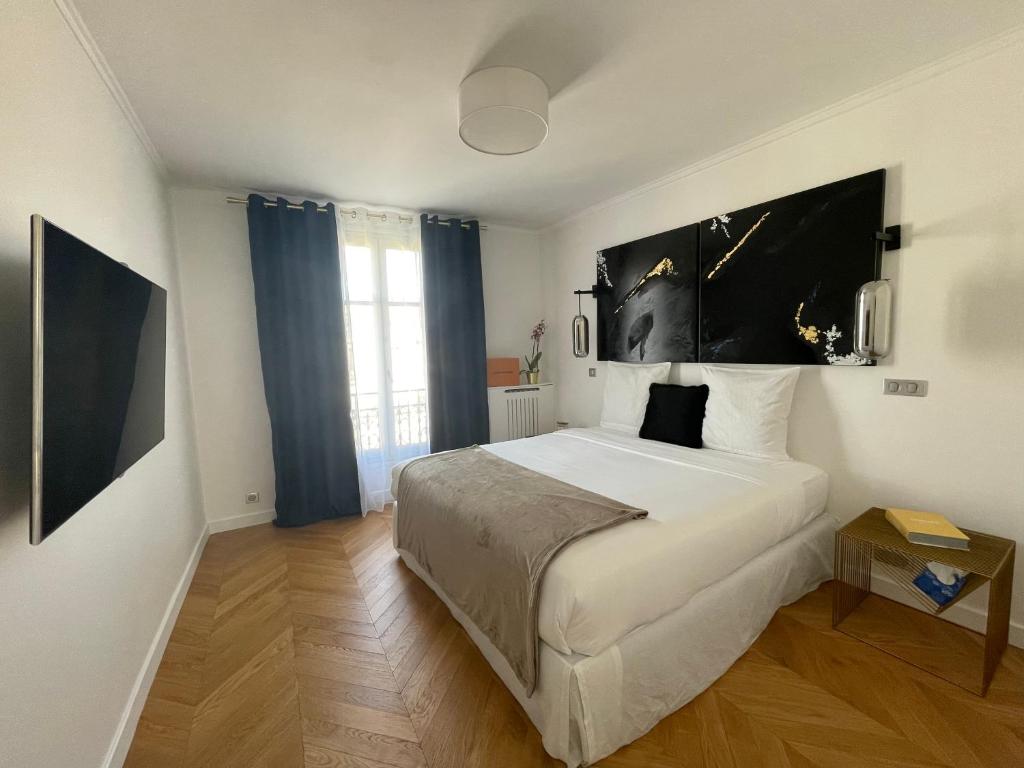 CHANEL Avenue Montaigne & Elysées 4 Guests, Paris – Updated 2023