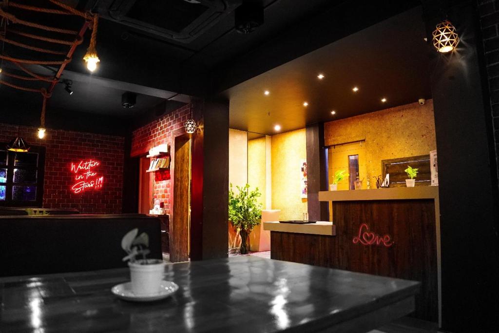 Hotel De L'amour - Housity